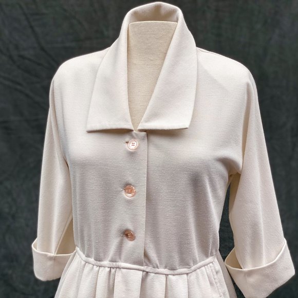 SOLD Vintage Casual Day Dress with Pockets - Picture 3 of 14